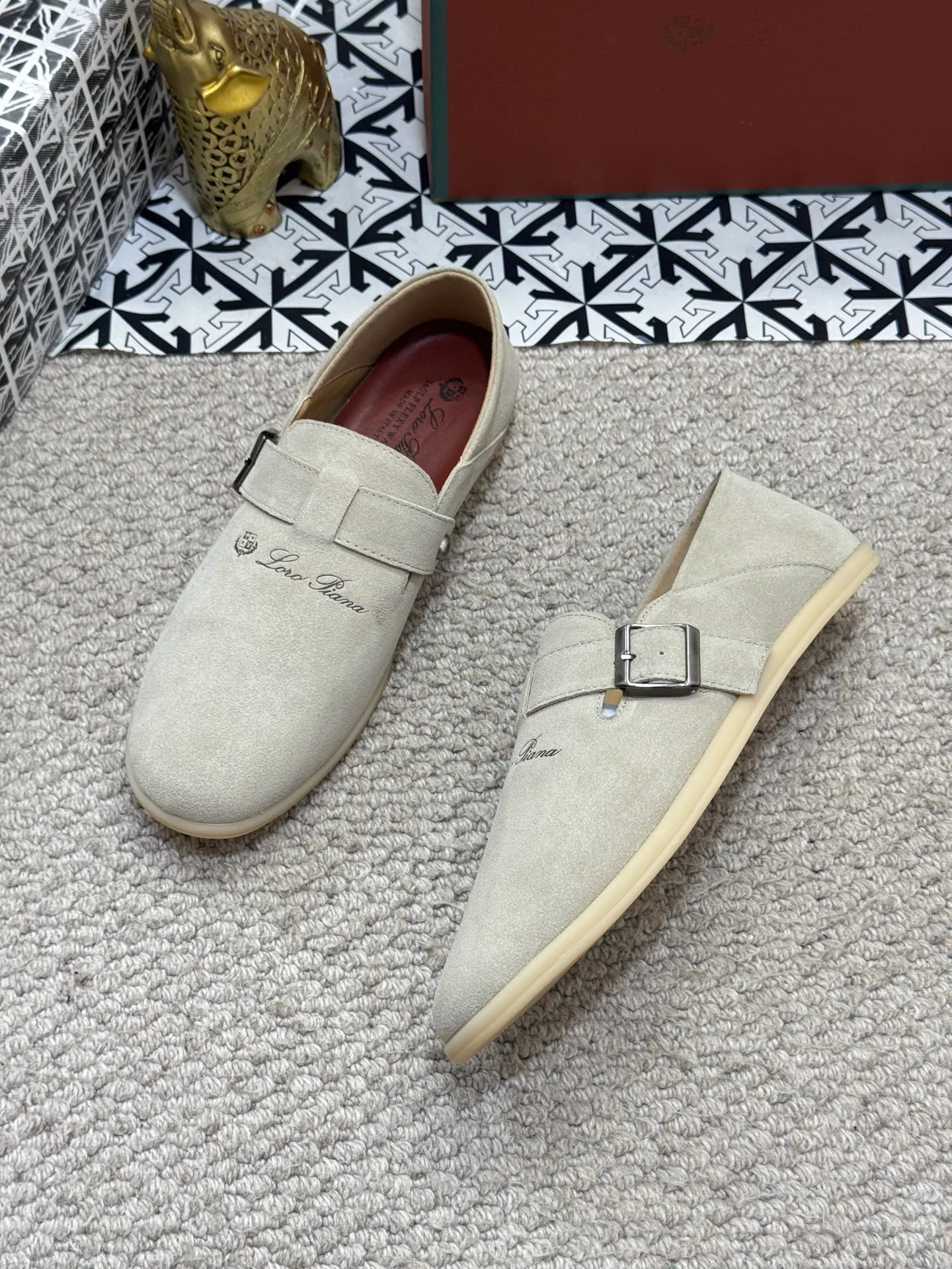 Men's men's shoes 💰420 [New style] 🍓🍓Loro Piana - LP's new moccasin shoes are made of water-repellent treated suede uppers with rubber soles, a classic. The complex craftsmanship and meticulous structure make the shoes light and soft, allowing you to walk comfortably and freely. Perfect for wearing at the beach or out in the water during the summer. Size: 38-44 (45 customized